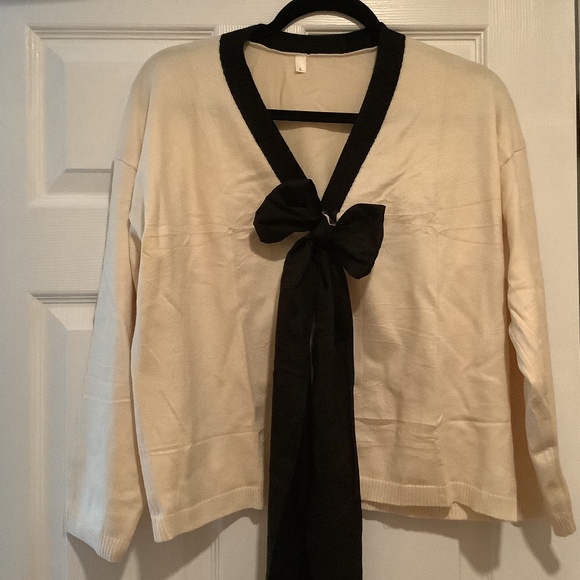 “NEW” Beige/Black Sweater size L - Picture 1 of 2